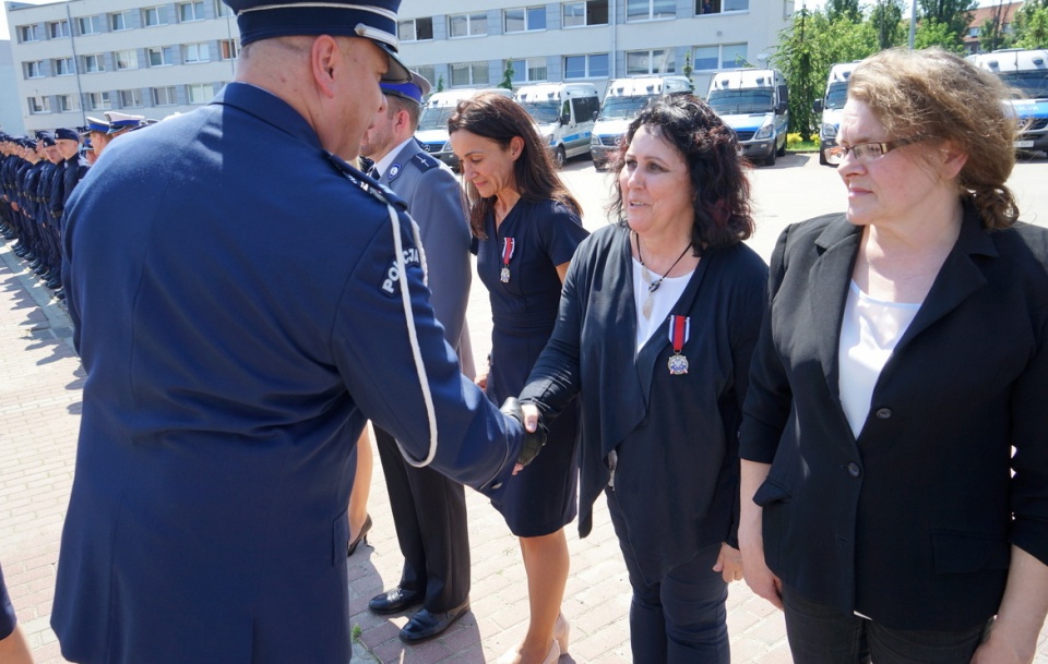 Ślubowanie nowo przyjętych policjantów kujawsko- pomorskich. W gronie 59 funkcjonariuszy jest 11 kobiet.29 policjantów zasili szeregi bydgoskich komisariatów i wydziałów, reszta będzie pracować w innych częściach regionu./fot. Komenda Wojewódzka Policji w Bydgoszczy