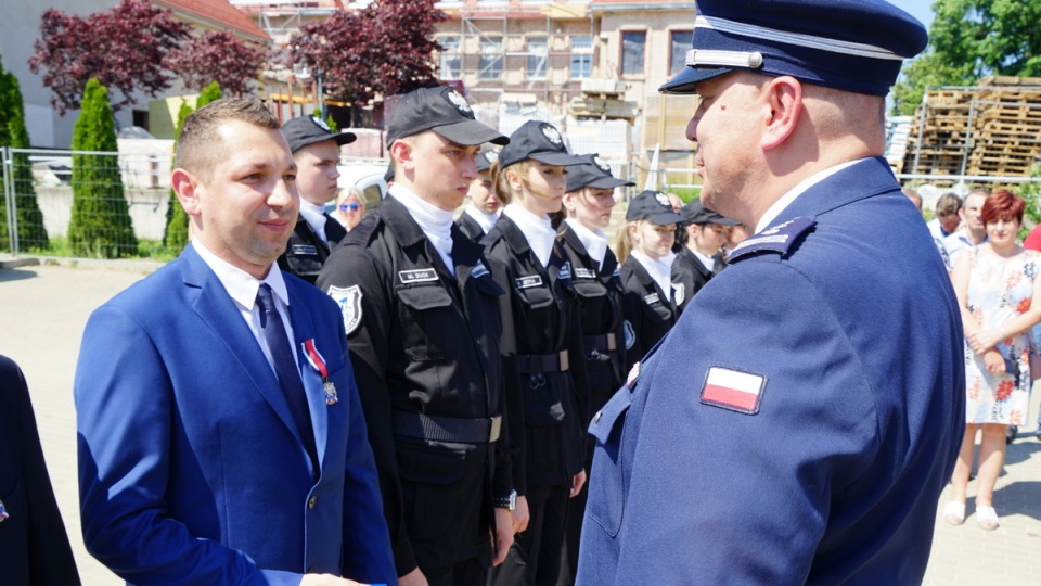 Ślubowanie nowo przyjętych policjantów kujawsko- pomorskich. W gronie 59 funkcjonariuszy jest 11 kobiet.29 policjantów zasili szeregi bydgoskich komisariatów i wydziałów, reszta będzie pracować w innych częściach regionu./fot. Komenda Wojewódzka Policji w Bydgoszczy