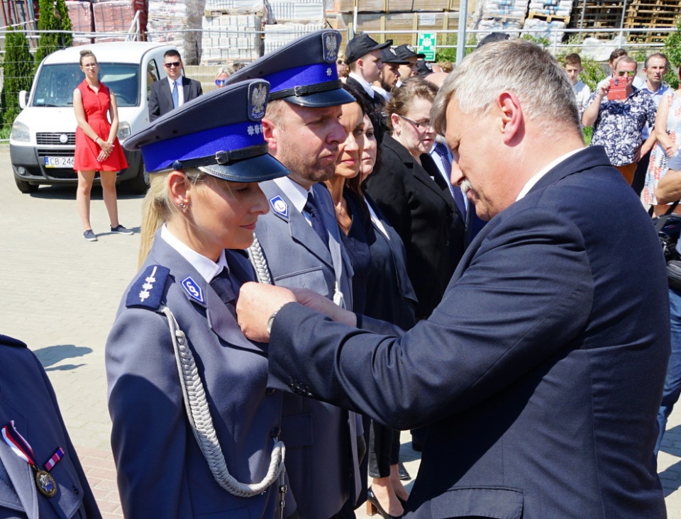 Ślubowanie nowo przyjętych policjantów kujawsko- pomorskich. W gronie 59 funkcjonariuszy jest 11 kobiet.29 policjantów zasili szeregi bydgoskich komisariatów i wydziałów, reszta będzie pracować w innych częściach regionu./fot. Komenda Wojewódzka Policji w Bydgoszczy