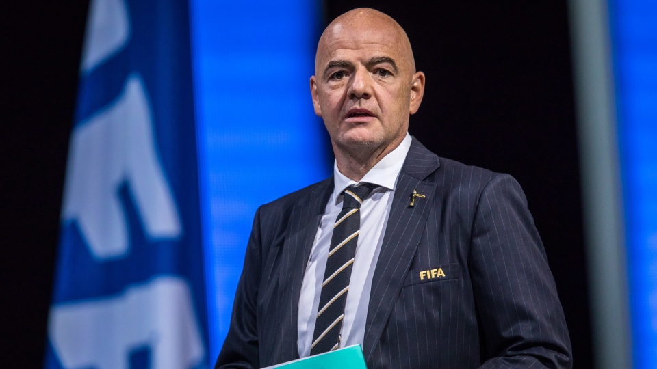 Na zdjęciu Gianni Infantino, który przez cztery kolejne lata nadal będzie szefem FIFA. Fot. PAP/EPA/CHRISTOPHE PETIT TESSON