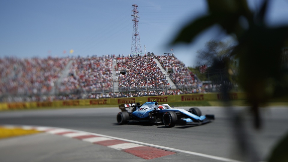 Na zdjęciu bolid Williamsa z Robertem Kubicą w kokpicie podczas wyścigu Formuły 1 o Grand Prix Kanady 2019. Fot. PAP/EPA/VALDRIN XHEMAJ