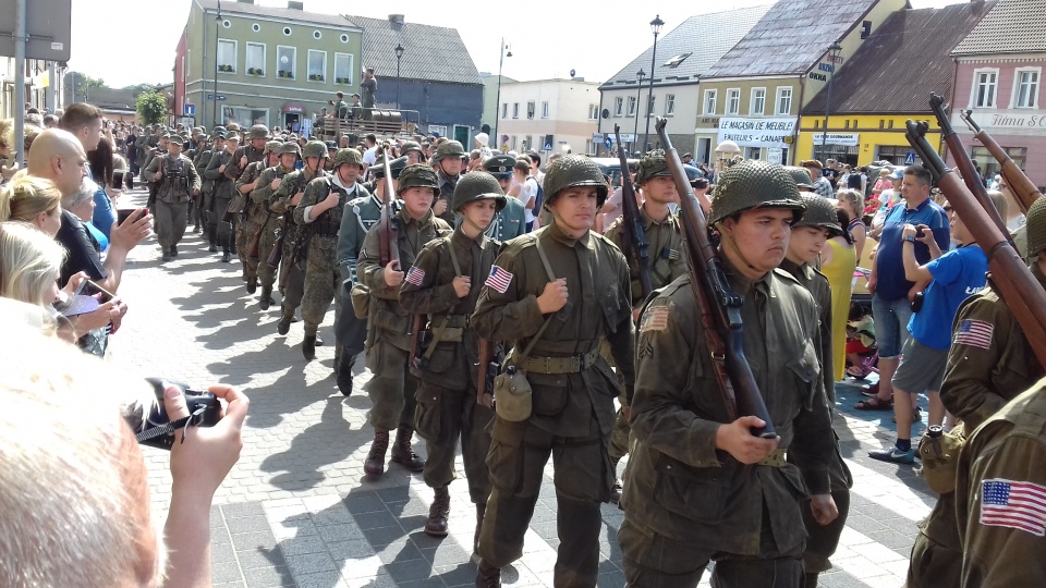 „Bohaterowie Normandii” to hasło trwających w ten weekend 8. Łabiszyńskich Spotkań z Historią. Fot. Tomasz Gronet