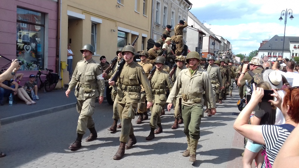 „Bohaterowie Normandii” to hasło trwających w ten weekend 8. Łabiszyńskich Spotkań z Historią. Fot. Tomasz Gronet