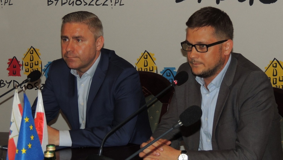 Od lewej: Bartłomiej Muszyński z firmy Budimex oraz wiceprezydent Bydgoszcz, Michał Sztybel. Fot. Tatiana Adonis