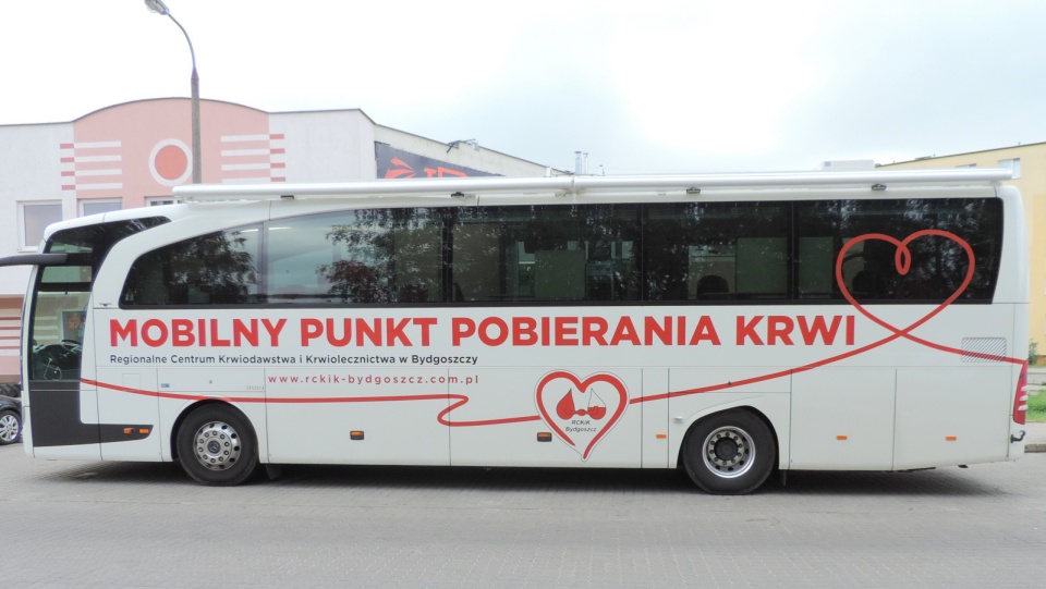 Krwiobus zaparkował przy ulicy Lawinowej na osiedlu Tatrzańskim. Fot. Lech Przybyliński