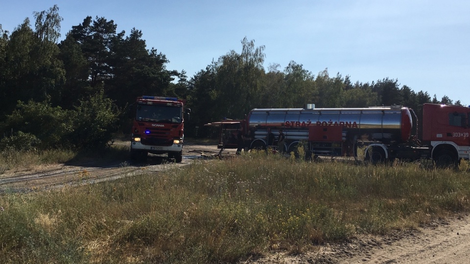 Dogaszanie pożaru w Fordonie./fot. Elżbieta Rupniewska