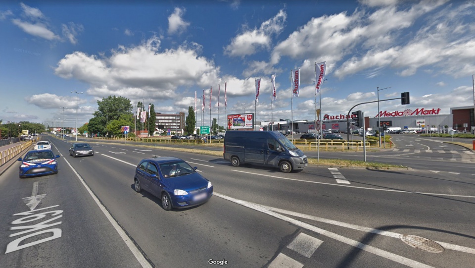 Ruch w obu kierunkach na remontowanym odcinku zostanie skierowany na jezdnię południową. Fot. Google Street View