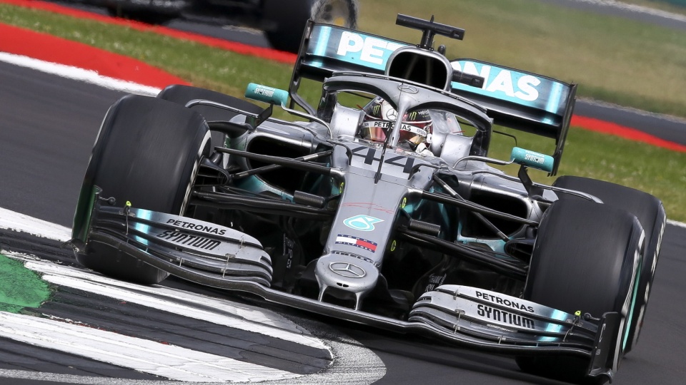 Na zdjęciu Lewis Hamilton w bolidzie Mercedesa podczas Grand Prix Wielkiej Brytanii 2019. Fot. PAP/EPA/GEOFF CADDICK