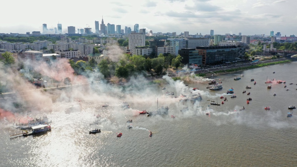 Godzina „W” na Wiśle, w miejscu zatopienia statku „Bajka”. Fot. PAP/Leszek Szymański