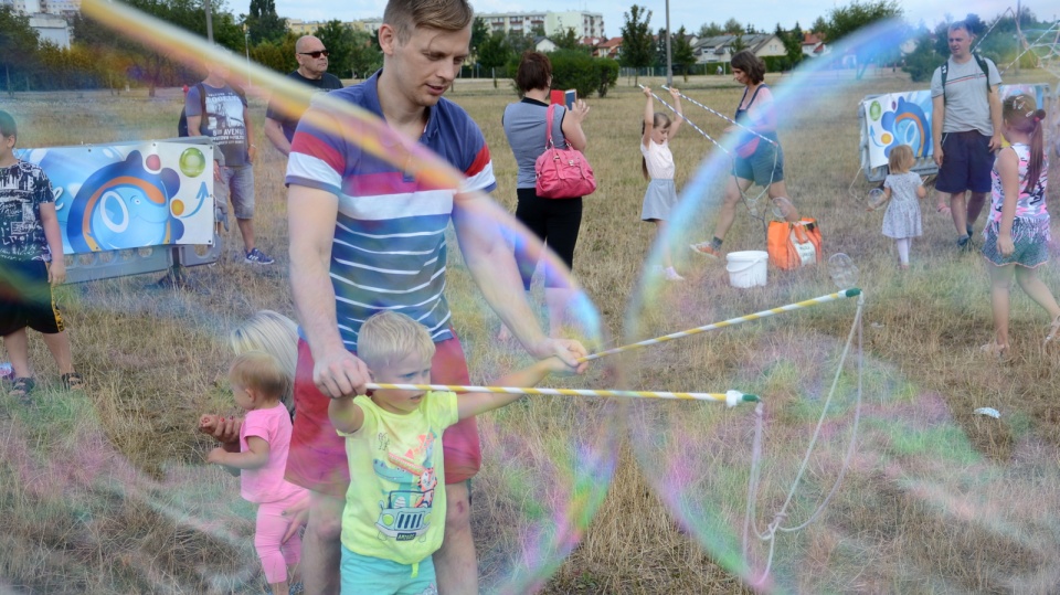 Do dyspozycji uczestników były pojemniki z płynem, sznurek na kijkach. Fot. Sławomir Jezierski