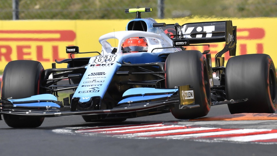 Na zdjęciu bolid Williamsa z Robertem Kubicą na pokładzie na torze Hungaroring na Węgrzech. Fot. PAP/EPA/Tibor Illyes