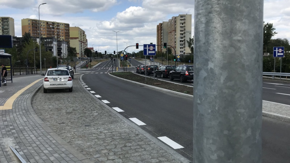 Jeden z przystanków usytuowany jest tuż przed wiaduktem. Fot. Tomasz Kaźmierski