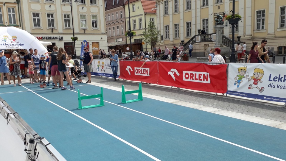 Lekkoatletyczne miasteczko stanęło na Starym Rynku w Bydgoszczy. Fot. Kamila Zroślak