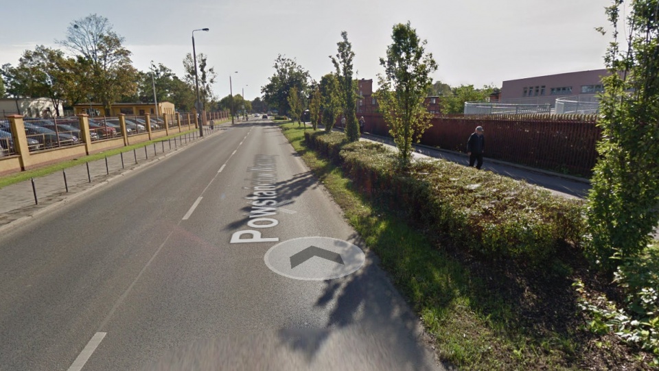 Tym razem chodzi o brak ławek na ulicy Powstańców Warszawy. Fot. Google Street View