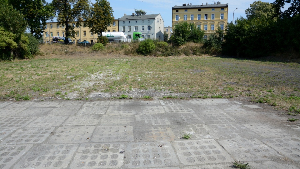 Tymczasowy parking zlokalizowany zostanie po drugiej stronie ul. Magazynowej. Fot. Sławomir Jezierski