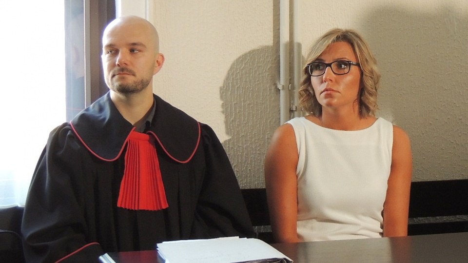 Pokrzywdzona Karolina Piasecka siedząca obok oskarżyciela - prokuratora Aleksandra Szydłowskiego. Fot. Tatiana Adonis