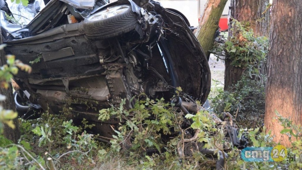 20-letni kierowca oraz trójka pasażerów w wieku 17, 18 i 25 lat zginęli na miejscu/fot. CMG24.pl
