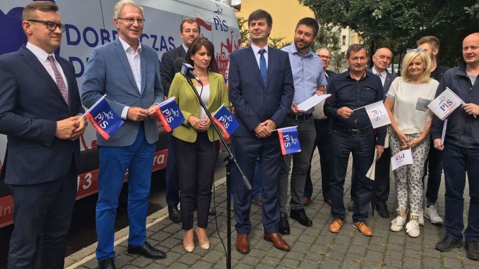 PiS- Bus wyjechał w teren./fot. Elżbieta Rupniewska