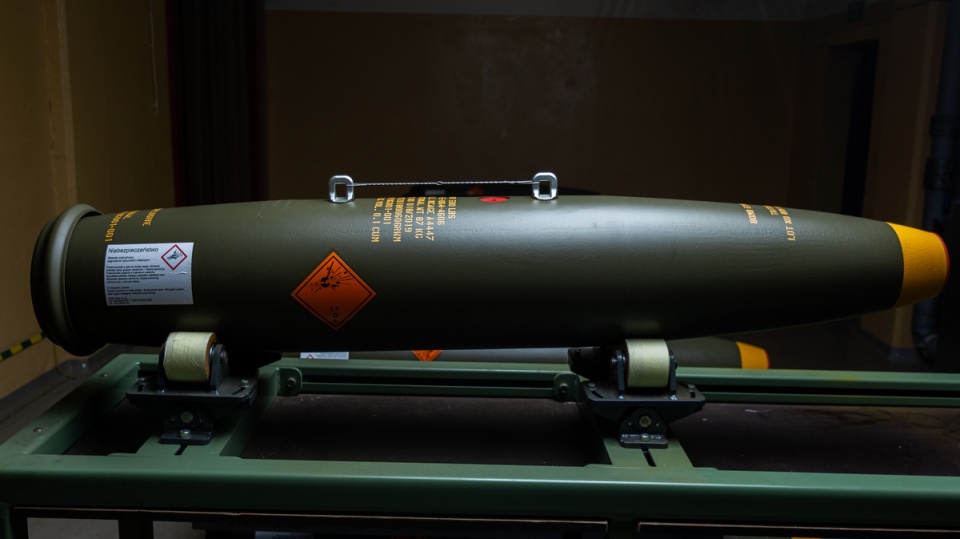 Uzbrojona bomba ma 2,2 metra długości i średnicę 27,3 cm. Waży 227 kg, z czego 87 kg to materiał wybuchowy/fot. materiały prasowe