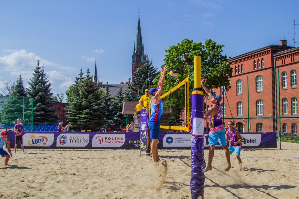 Od czwartku w Toruniu kibice będą mogli dopingować najlepsze siatkarki i siatkarzy plażowych. Fot. materiały prasowe