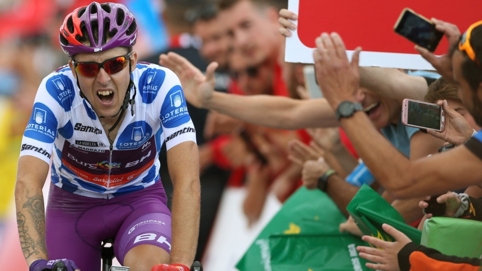 Na zdjęciu Rafael Mandrazo, który cieszy się z triumfu na 5. etapie Vuelta a Espana 2019. Fot. PAP/EPA/JAVIER LIZON