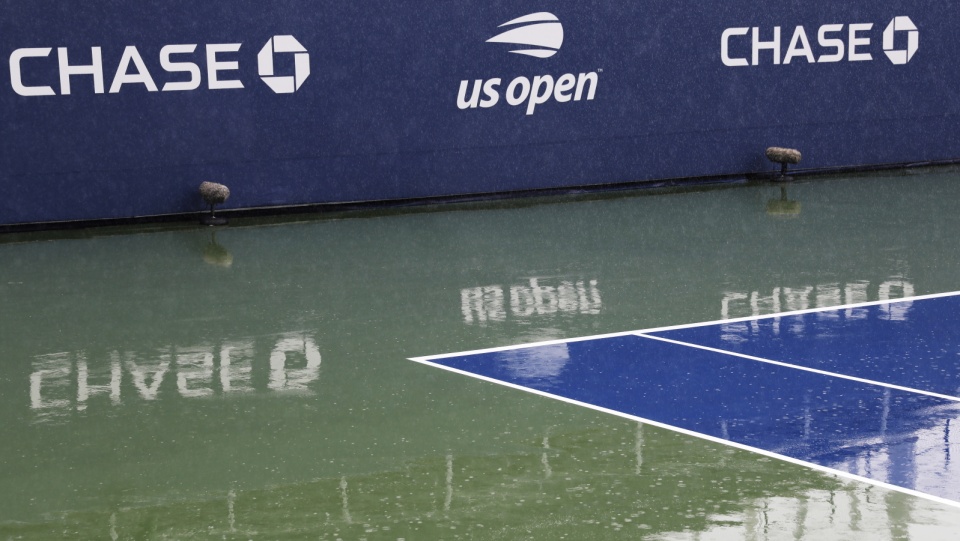 Mokre korty na US Open 2019. Fot. PAP/EPA/PETER FOLEY