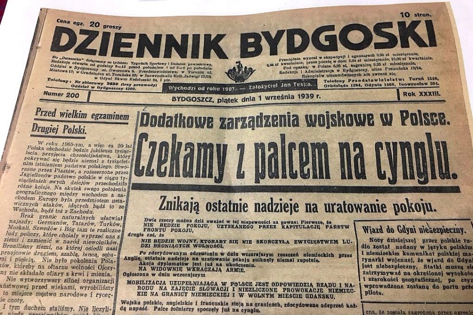 Reprint strony tytułowej Dziennika Bydgoskiego z 1 września 1939 roku. Fot. Elżbieta Rupniewska