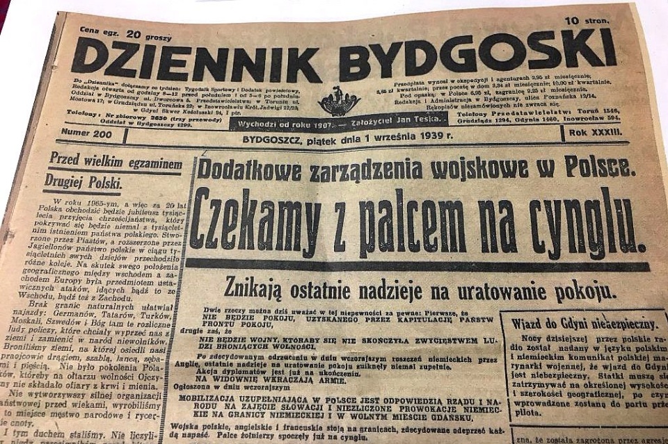 Reprint strony tytułowej Dziennika Bydgoskiego z 1 września 1939 roku. Fot. Elżbieta Rupniewska