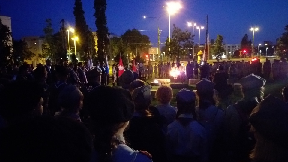 O 4:45 w Toruniu odbył się uroczysty apel w parku pamięci przy Pomniku Ofiar Zbrodni Pomorskiej. Fot. Adriana Andrzejewska