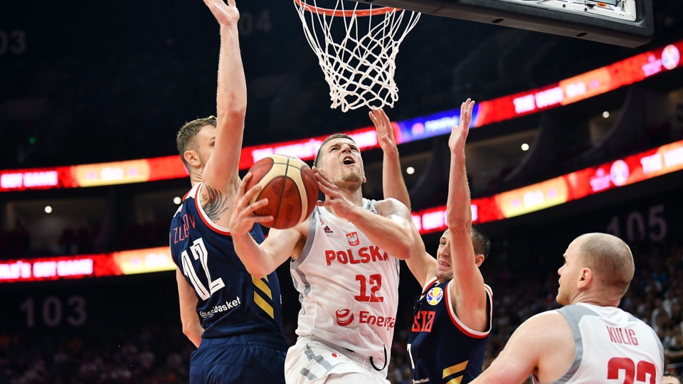 Zdjęcie z meczu Polska - Rosja na MŚ koszykarzy 2019. Biało-Czerwoni pokonali Sbornę 79:74. Fot. PAP/EPA/COSTFOTO