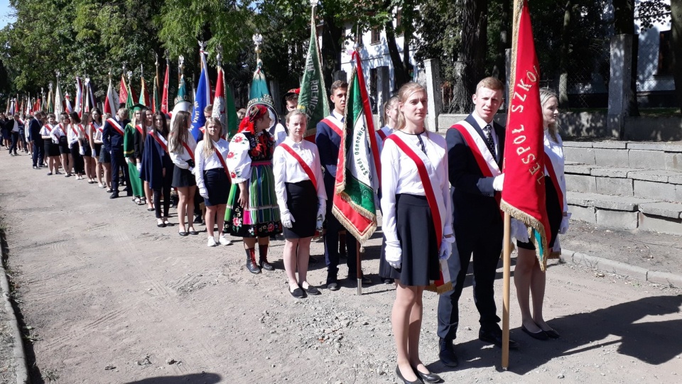 Uczniowie z kilkudziesięciu placówek z całego kraju spotkali się na centralnych obchodach w Starym Brześciu. Fot. Kamila Zroślak