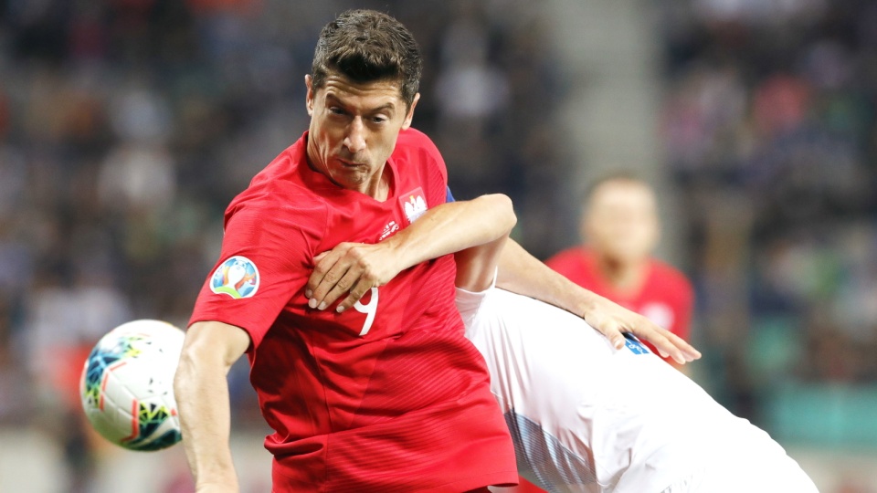 Na zdjęciu Robert Lewandowski podczas meczu Polski ze Słowenią w 5. kolejce eliminacji Euro 2020. Fot. PAP/EPA/ANTONIO BAT