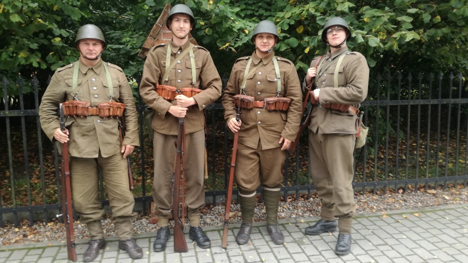 W programie między innymi odsłonięcie pamiątkowej tablicy, pokazy sprzętu wojskowego i potyczki kawaleryjskie. Fot. Marcin Doliński