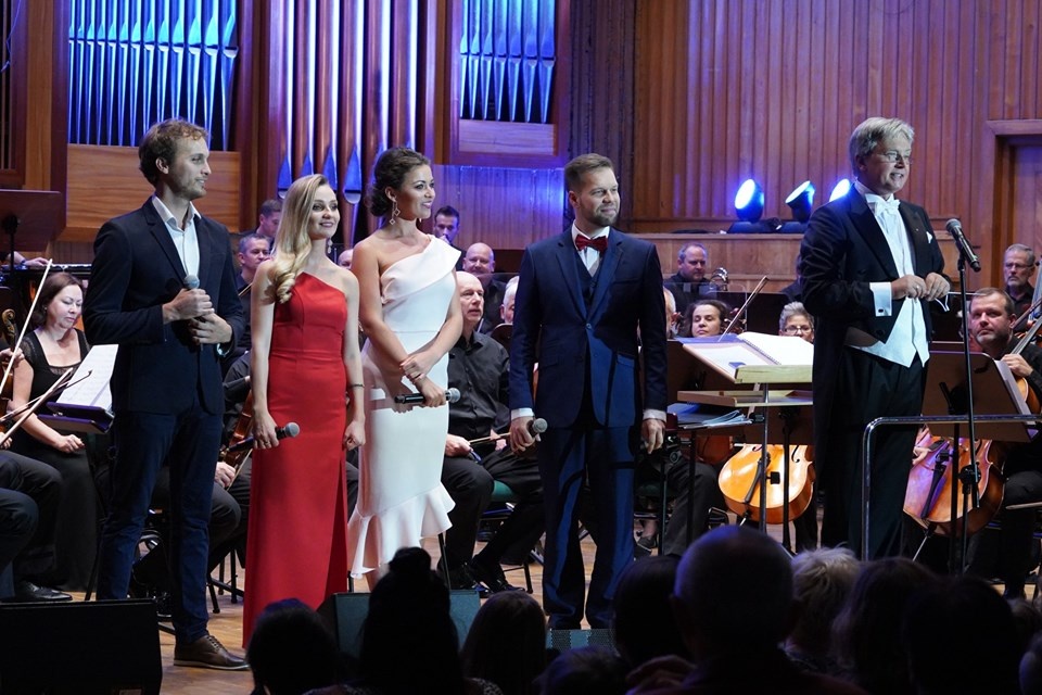 "Wieczór z bajki" w bydgoskiej Filharmonii, od lewej: Janek Traczyk, Sylwia Przetak, Małgorzata Chruściel i Jarosław Kozielski/fot. materiały filharmonii