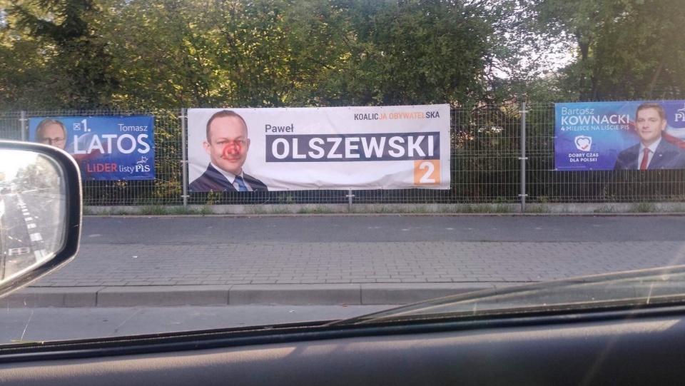 Jeden ze zniszczonych bannerów wyborczych. Fot. Nadesłane