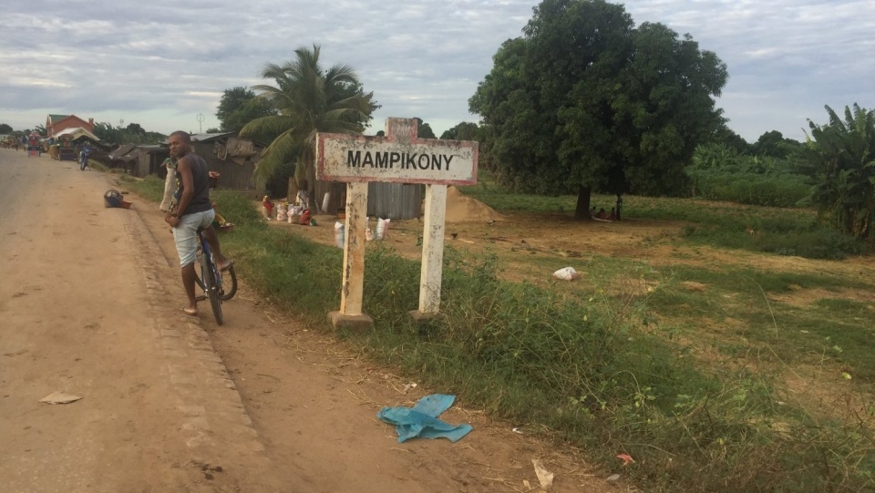 Zbieramy okulary słoneczne i gotowe okulary korekcyjne na potrzeby planowanej Misji Pomocy Medycznej dla dzieci i dorosłych w Mampikony na Madagaskarze. Fot. Nadesłana