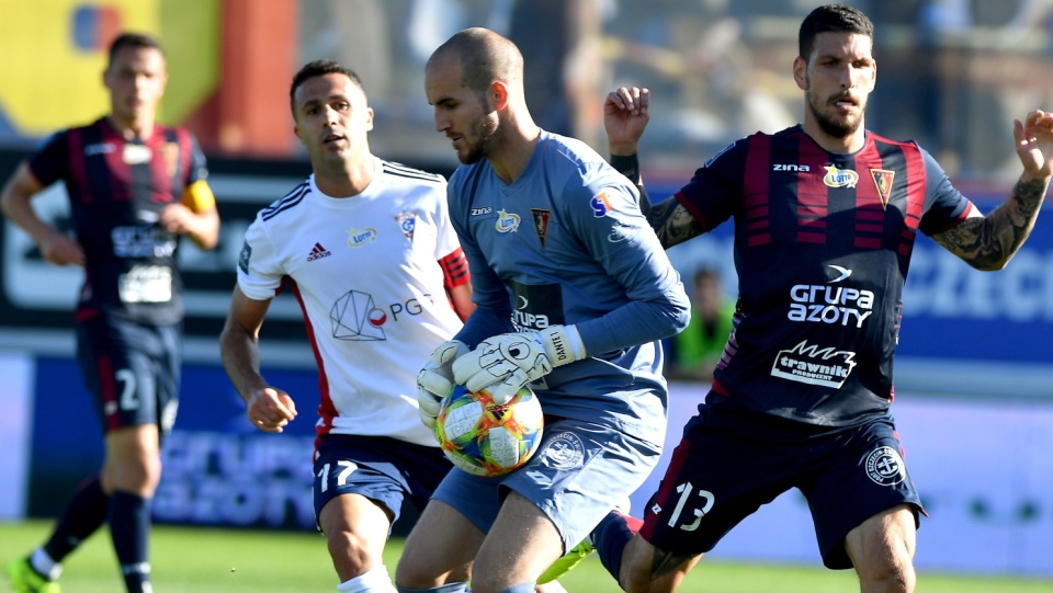 Zdjęcie z meczu Pogoń Szczecin - Górnik Zabrze (1:1) w 9. kolejce ekstraklasy piłkarskiej 2019/2020. Fot. PAP/Marcin Bielecki