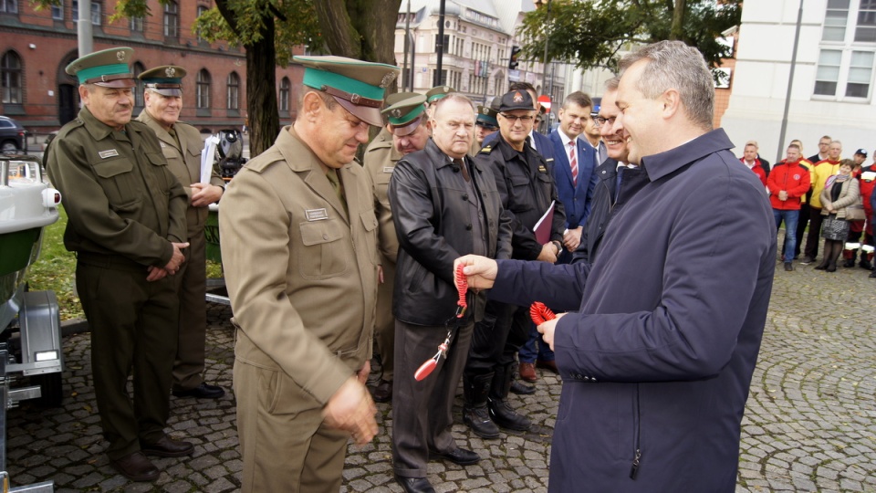 Przekazanie sprzętu było okazją do podsumowania pracy i wręczenia nagród./fot. Henryk Żyłkowski