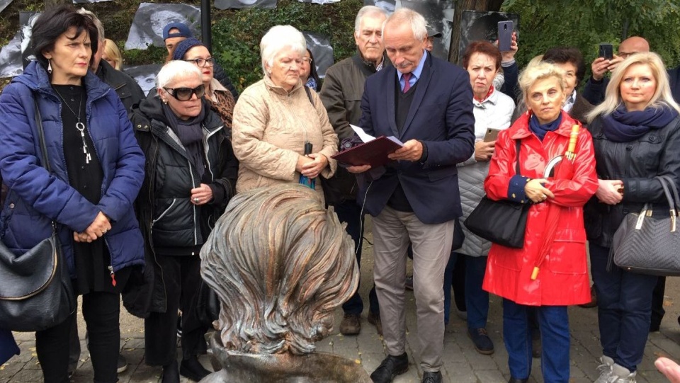 Odsłonięcie ławeczki Ireny Jarockiej w Bydgoszczy, nad Brdą./fot. Elżbieta Rupniewska.