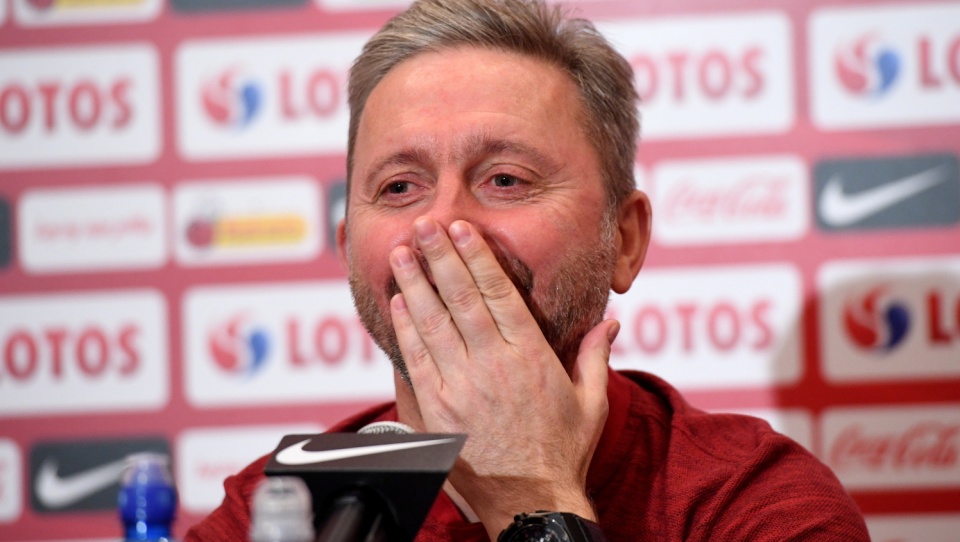 Na zdjęciu Jerzy Brzęczek, selekcjoner piłkarskiej reprezentacji Polski na poniedziałkowej konferencji prasowej w Warszawie. Fot. PAP/Radek Pietruszka