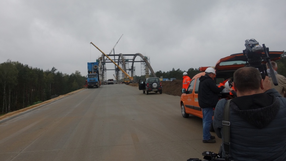 Bydgoski oddział Generalnej Dyrekcji Dróg Krajowych i Autostrad zaprosił dziennikarzy na budowę drogi S-5. /fot. Andrzej Krystek