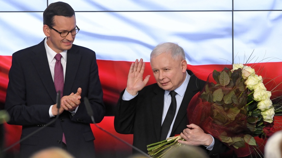 Prezes PiS Jarosław Kaczyński i premier Mateusz Morawiecki w sztabie wyborczym Prawa i Sprawiedliwości. Fot. PAP/Radek Pietruszka