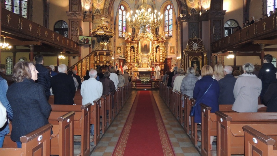 Jubileuszowa msza I LO w kościele pw. św. ap. Piotra i Pawła w Bydgoszczy./fot. Tatiana Adonis.