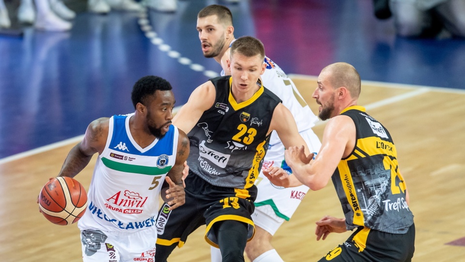 Zdjęcie z meczu Anwil Włocławek - Trefl Sopot (84:86) w 5. kolejce ekstraklasy koszykarzy 2019/2020. Fot. PAP/Tytus Żmijewski