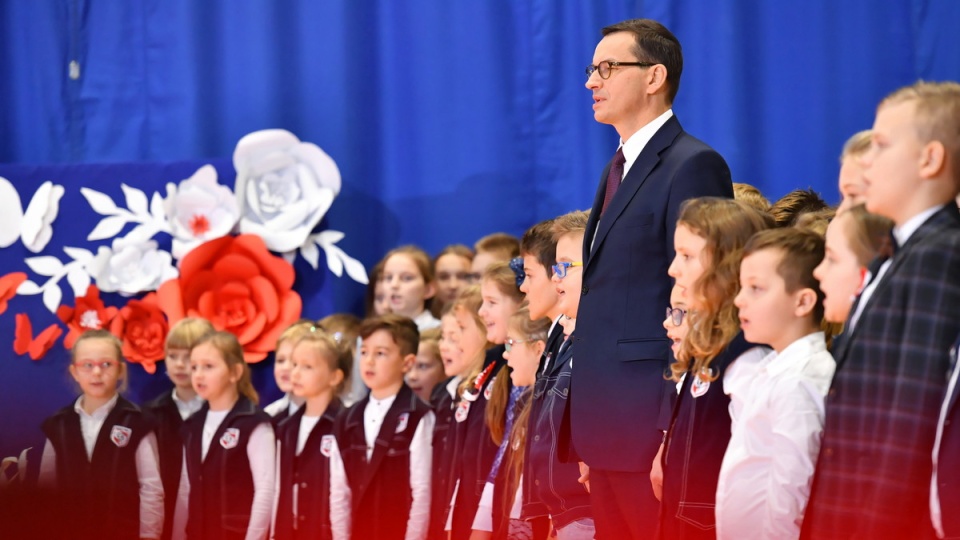 Premier Mateusz Morawiecki podczas wizyty w Szkole Podstawowej nr 1 im. ppłka pil. Mariana Pisarka w Radzyminie/fot. Piotr Nowak, PAP