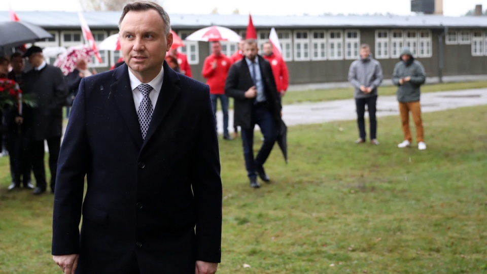 Prezydent Andrzej Duda w drodze do miejsca pamięci II wojny światowej w Oranienburgu./fot. PAP/Leszek Szymański