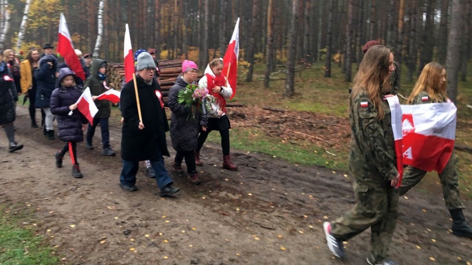 Stowarzyszenie „Dziecięce Graffiti” uczciło pamięć poległych w Bielicach./fot. Elżbieta Rupniewska