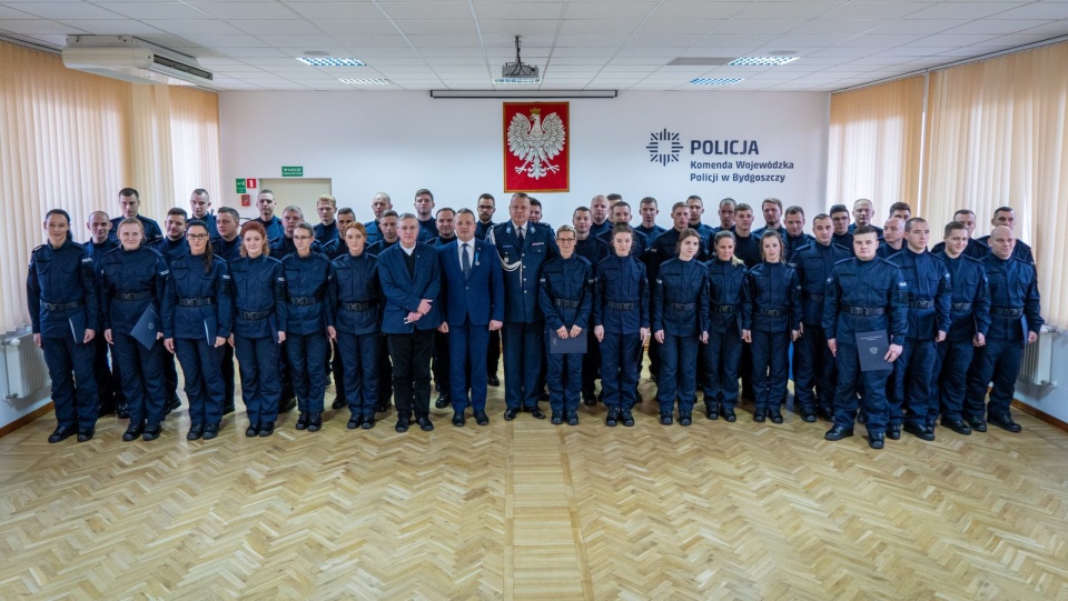 W Komendzie Wojewódzkiej Policji w Bydgoszczy odbyło się uroczyste ślubowanie przyjętych do służby policjantów. Fot. Policja