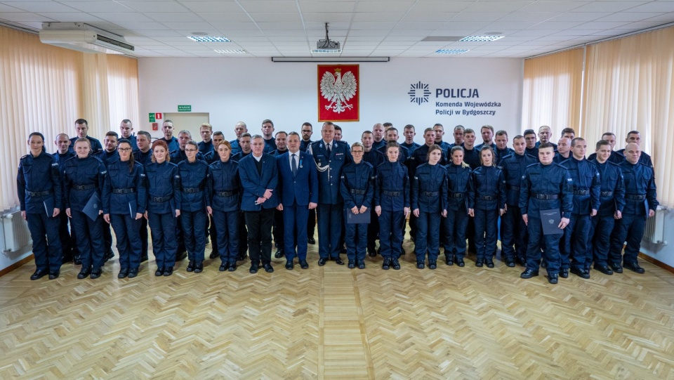 W Komendzie Wojewódzkiej Policji w Bydgoszczy odbyło się uroczyste ślubowanie przyjętych do służby policjantów. Fot. Policja