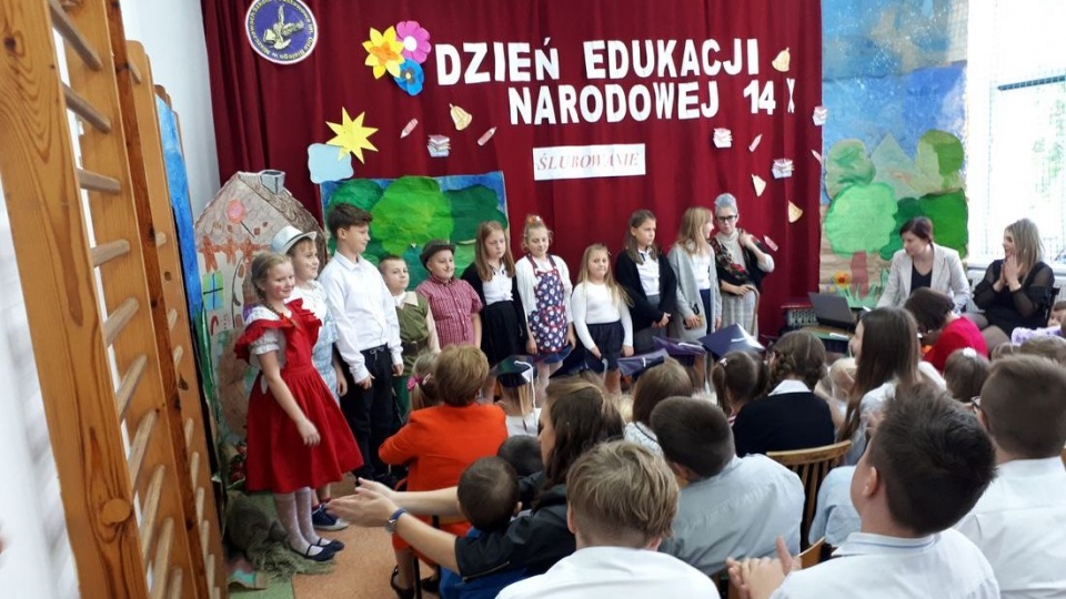 Dzień Edukacji Narodowej w szkole w Niszczewach./fot.http://spniszczewy.mojaszkola.net/